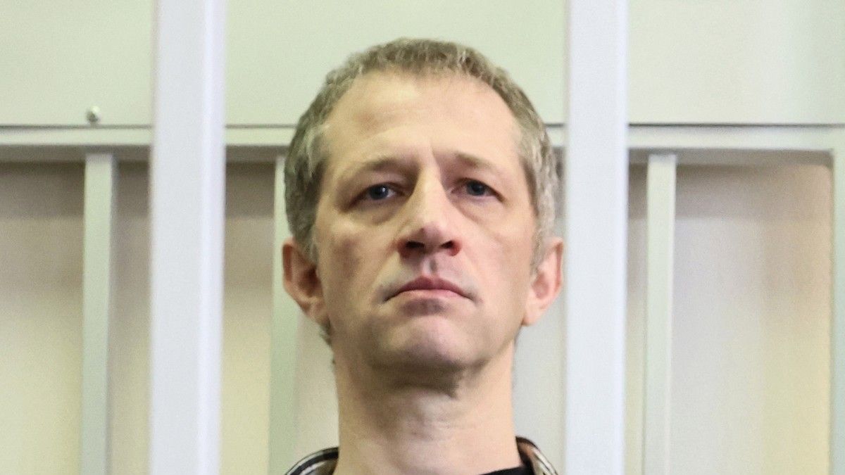 Novinář v Rusku dostal sedm let za „falešné zprávy“. U soudu se na kolenou omlouval Ukrajincům